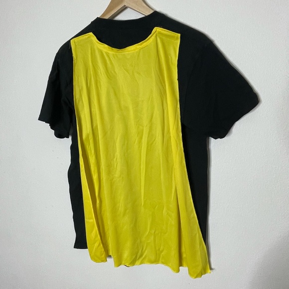 EUC Batman T-shirt With Yellow Cape- Medium - Picture 6 of 7